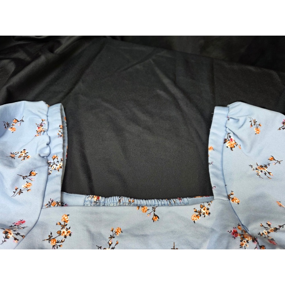 Tinseltown Floral Puff Sleeve Crop Top Light Blue Smocked Peplum Blouse - Picture 2 of 8